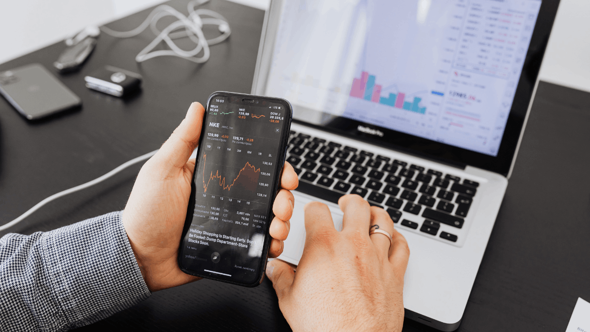 What Is Options Trading? A Beginner’s Guide to Understanding the Basics
